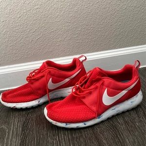 Nike roshe red